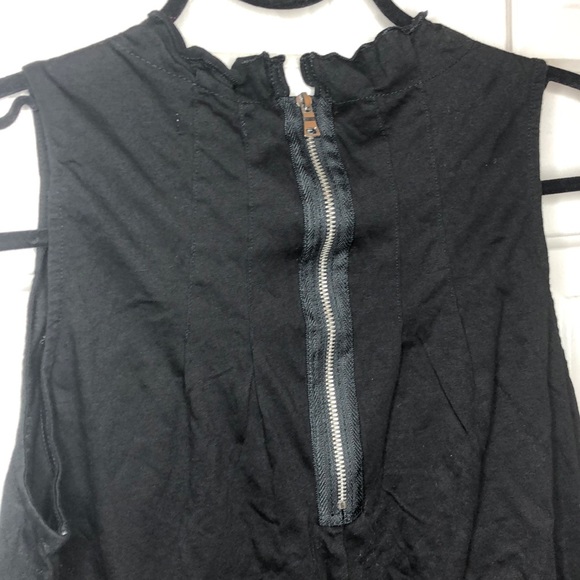 Black top - Picture 3 of 4